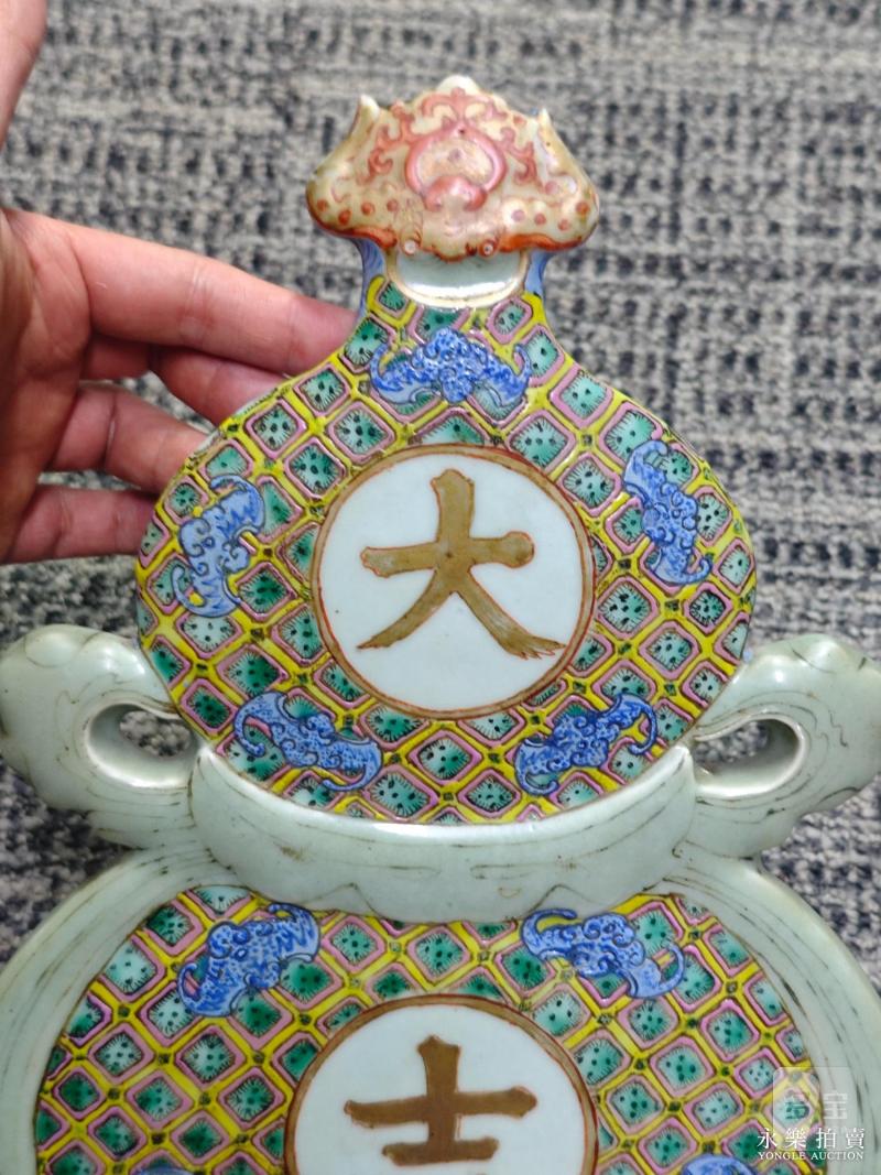清乾隆 御制紫檀镶瓷粉青釉描金洋彩「五瑞大吉」葫芦式桌屏 - 图5